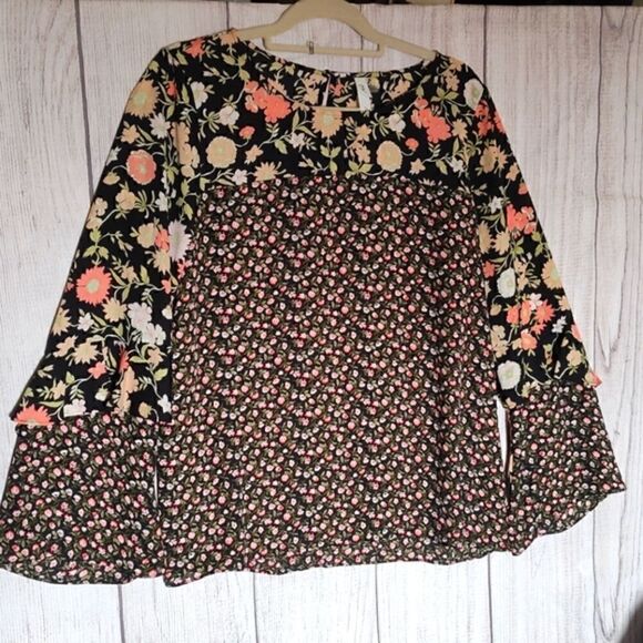 Whimsical NY Collection Bell Sleeves Ruffle Detail Bohemian Top Size Large - Picture 7 of 13